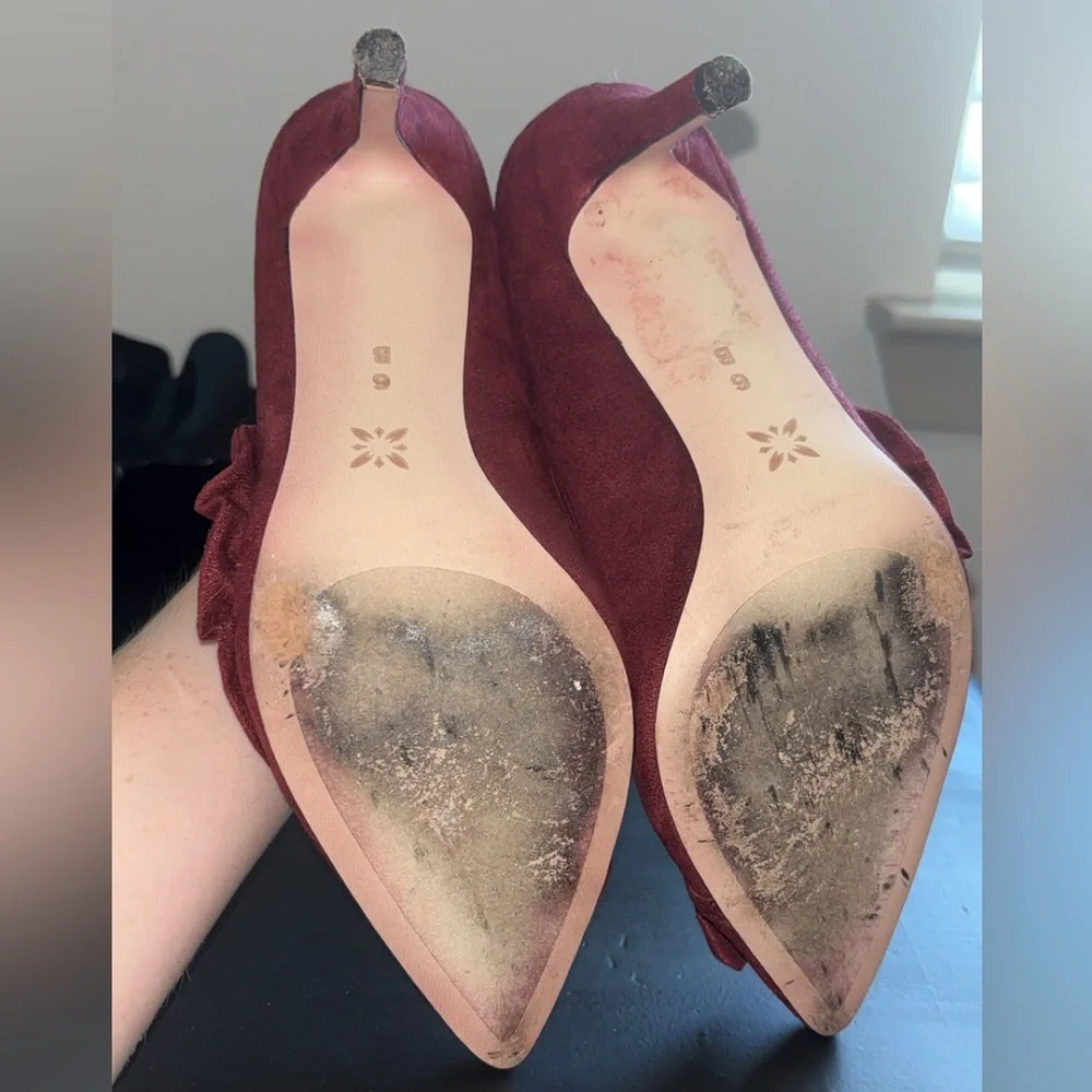 BCBGeneration Ruffle Heels - Picture 3 of 4